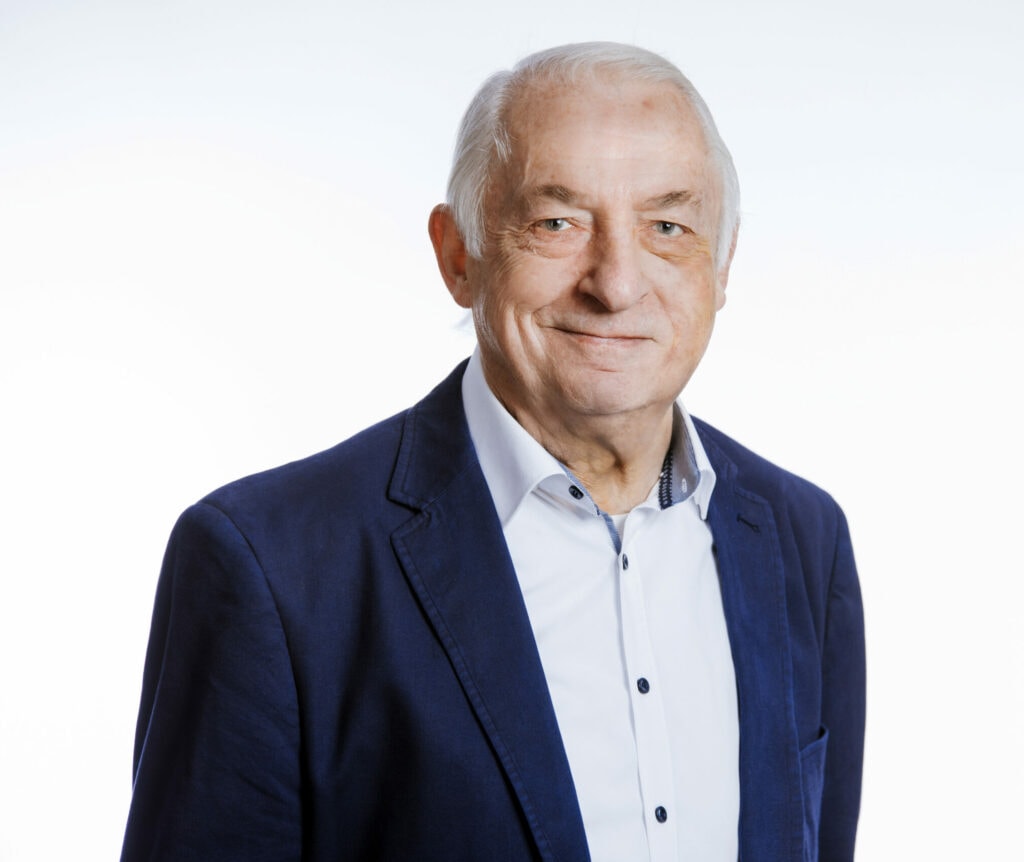 Frank Peter Weichenhain, Elektromeister und Experte für Küchen sowie Immobilienbewertung und Bauberatung in Duvenstedt, Bergstedt und Umgebung.