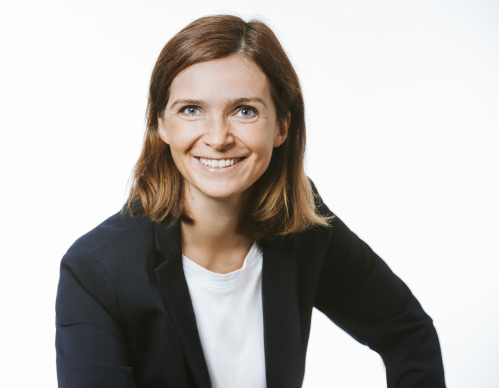 Elina Weichenhain, Immobilienmaklerin in Poppenbüttel, Sasel, Alstertal und Umgebung, spezialisiert auf professionelle Immobilienvermarktung.